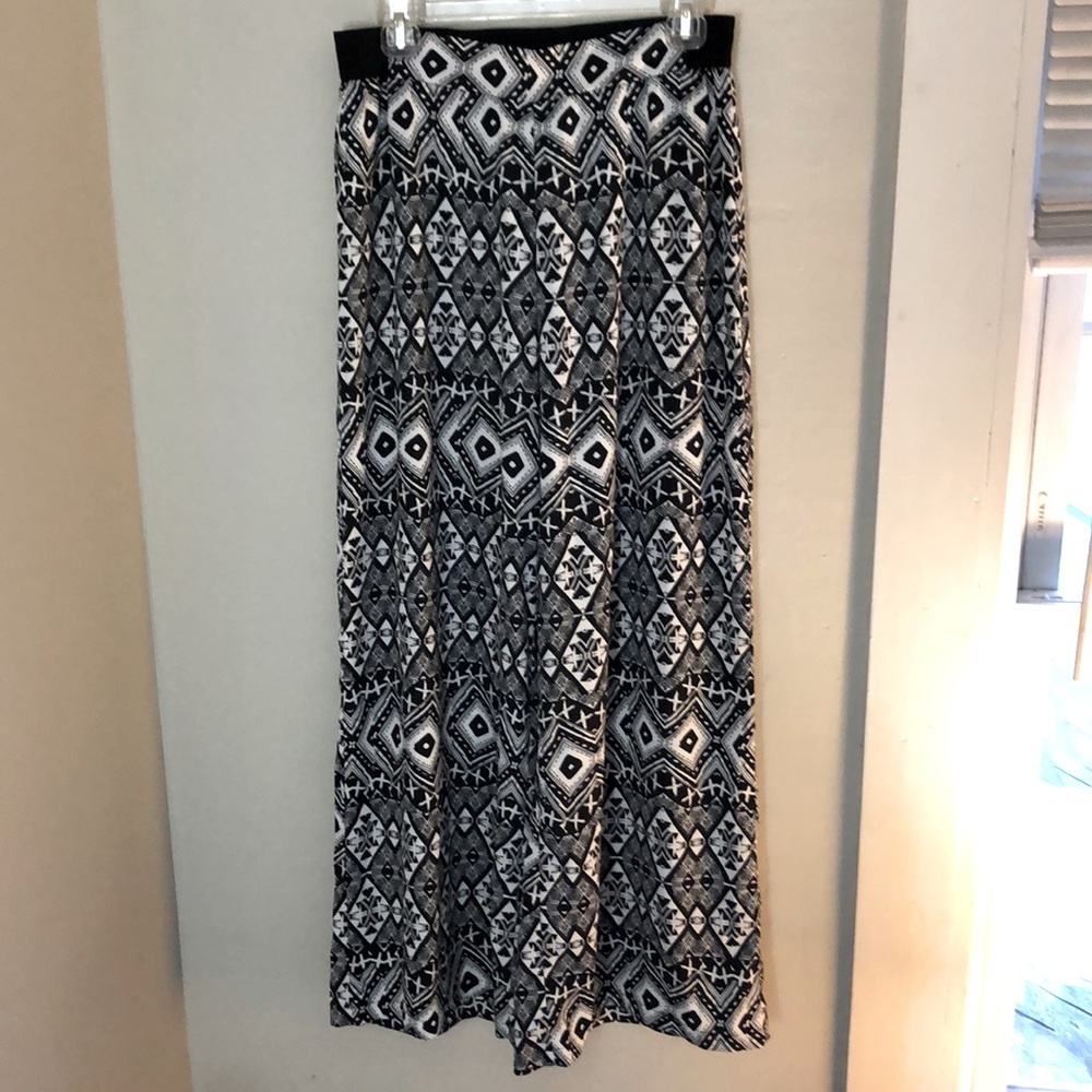 Xhilaration wise-leg patterned pants